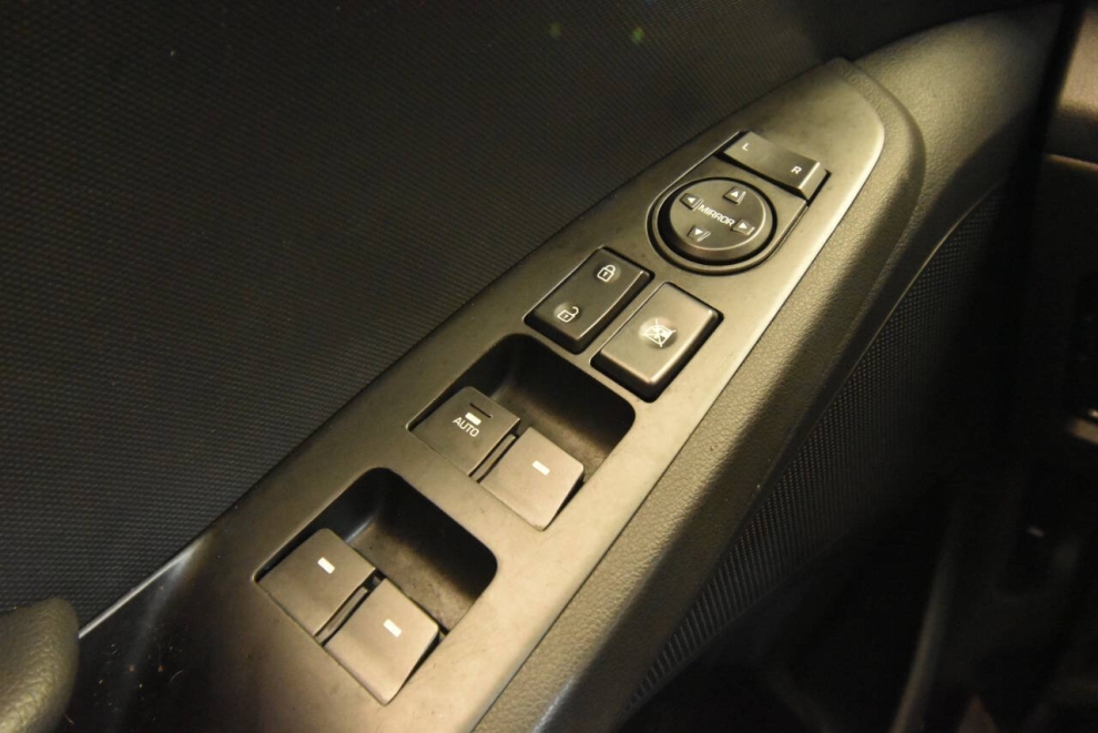 2020 Hyundai Ioniq Electric SE 4dr Hatchback, Black, Mileage: 35,696 - photo 29