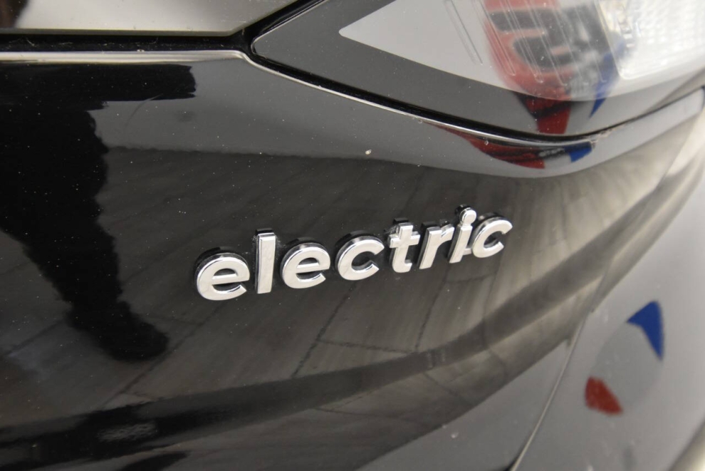 2020 Hyundai Ioniq Electric SE 4dr Hatchback, Black, Mileage: 35,696 - photo 30