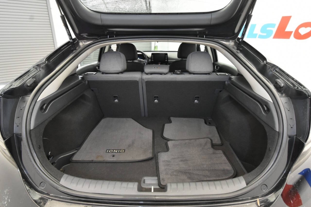 2020 Hyundai Ioniq Electric SE 4dr Hatchback, Black, Mileage: 35,696 - photo 31