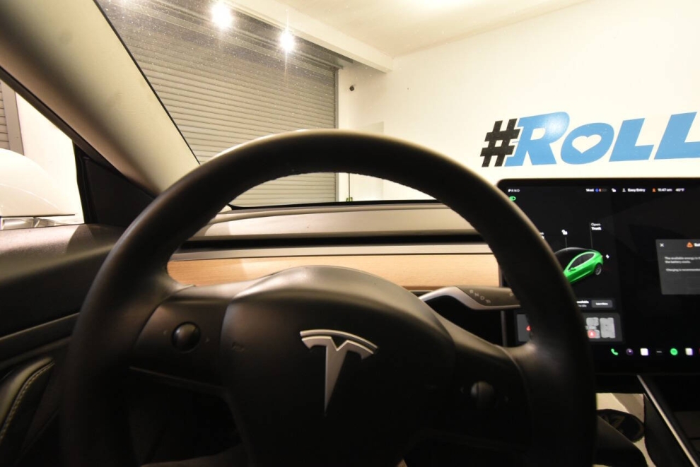 2020 Tesla Model 3 Standard Range Plus 4dr Sedan, White, Mileage: 101,429 - photo 12