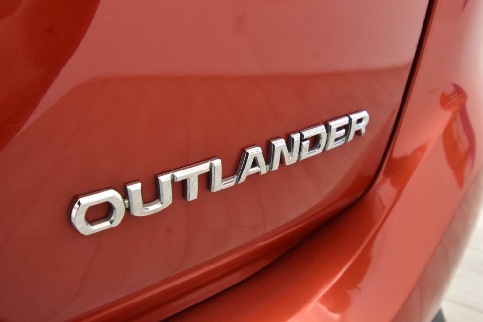 2016 Mitsubishi Outlander ES AWD 4dr SUV, Red,  - photo 30