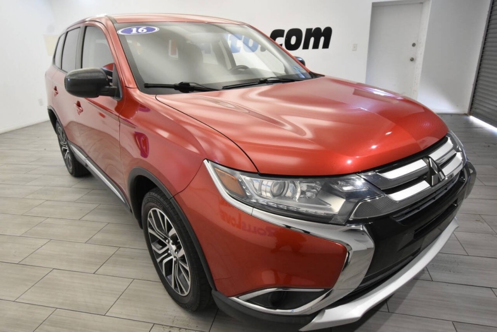 2016 Mitsubishi Outlander ES AWD 4dr SUV, Red,  - photo 6