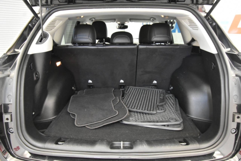 2018 Jeep Compass Limited 4x4 4dr SUV, , Mileage: 65,472 - photo 31