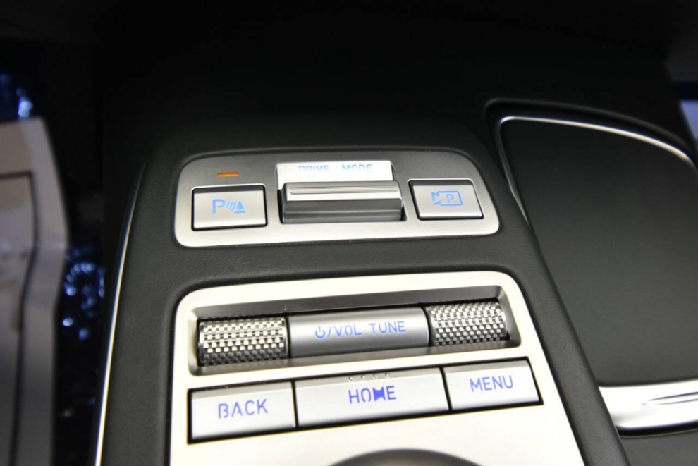 2022 Genesis GV70 2.5T Standard AWD 4dr SUV, White, Mileage: 65,042 - photo 19