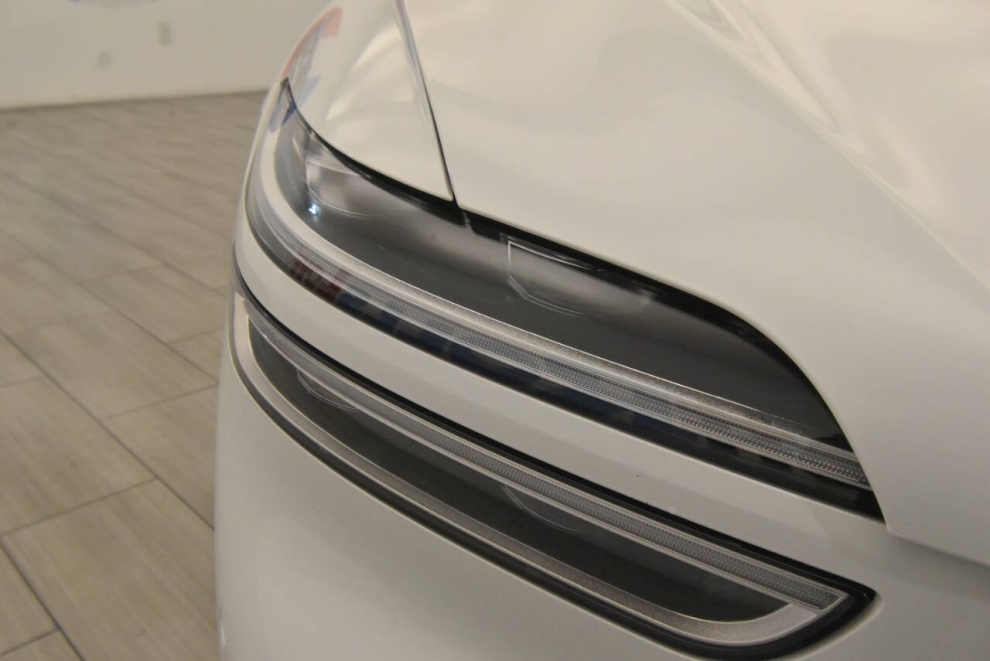 2022 Genesis GV70 2.5T Standard AWD 4dr SUV, White, Mileage: 65,042 - photo 8