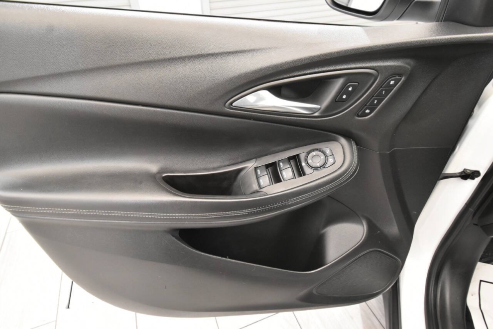 2021 Buick Encore GX Essence 4dr Crossover, White, Mileage: 73,053 - photo 12