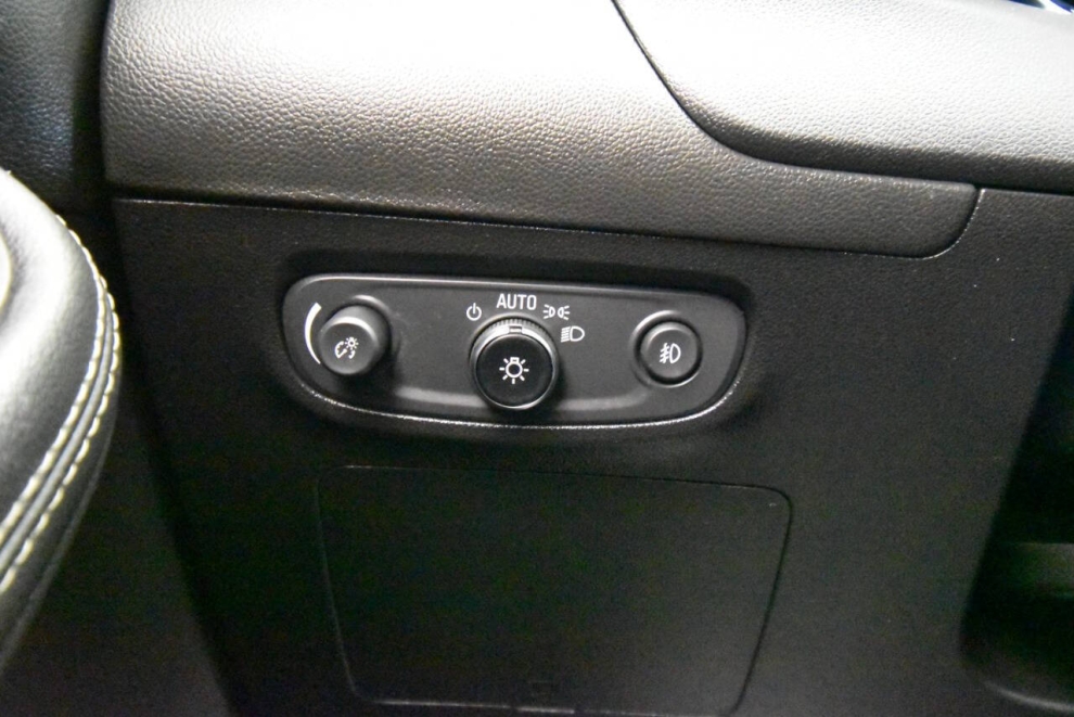 2021 Buick Encore GX Essence 4dr Crossover, White, Mileage: 73,053 - photo 28