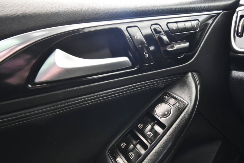 2017 Infiniti QX30 Sport 4dr Crossover, Red, Mileage: 99,636 - photo 30