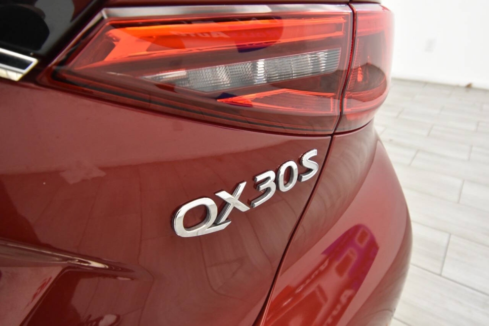 2017 Infiniti QX30 Sport 4dr Crossover, Red, Mileage: 99,636 - photo 32