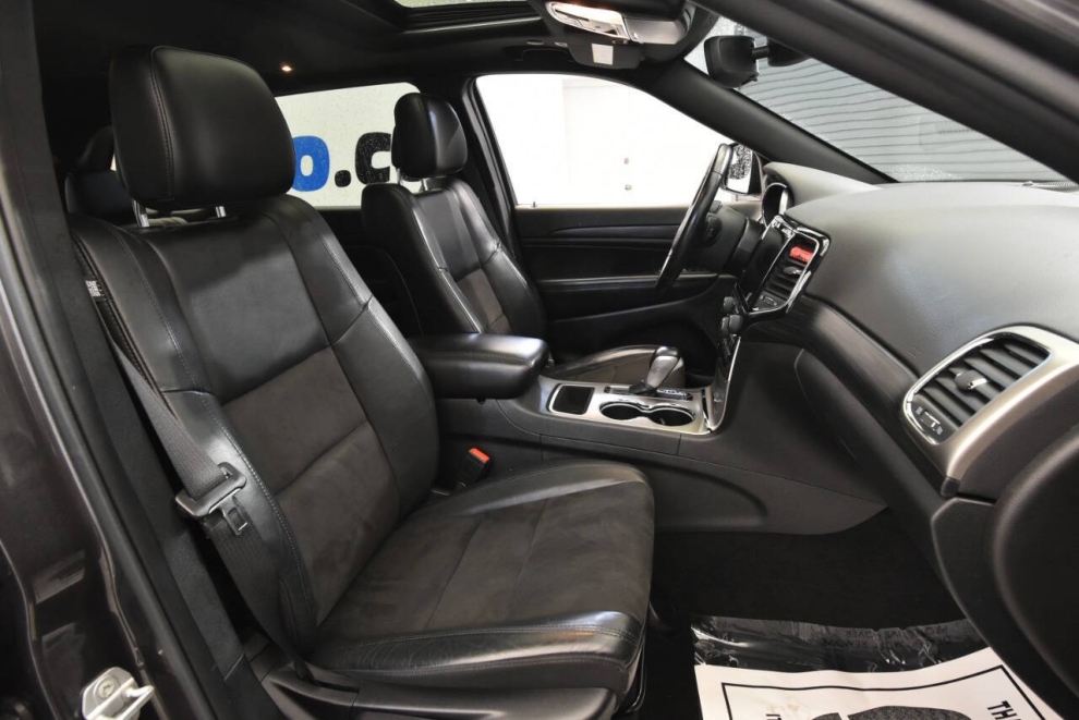 2021 Jeep Grand Cherokee Laredo X 4x4 4dr SUV, Gray, Mileage: 91,065 - photo 14