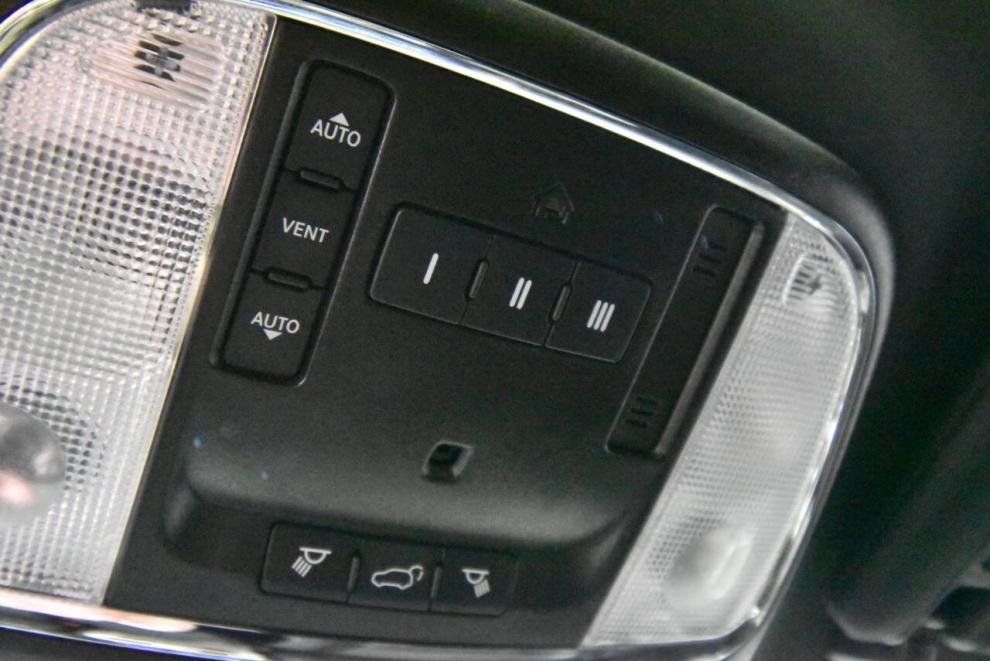 2021 Jeep Grand Cherokee Laredo X 4x4 4dr SUV, Gray, Mileage: 91,065 - photo 22