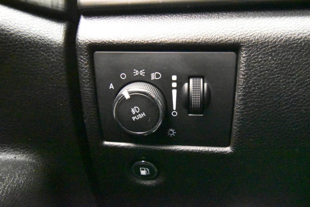 2021 Jeep Grand Cherokee Laredo X 4x4 4dr SUV, Gray, Mileage: 91,065 - photo 28