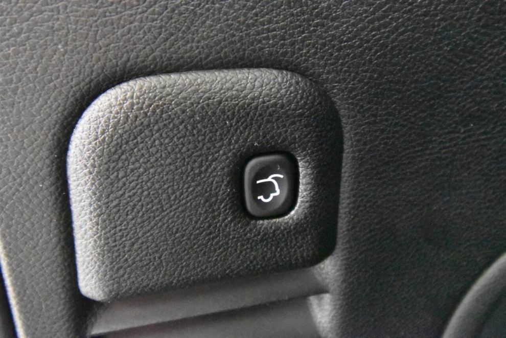 2021 Jeep Grand Cherokee Laredo X 4x4 4dr SUV, Gray, Mileage: 91,065 - photo 32