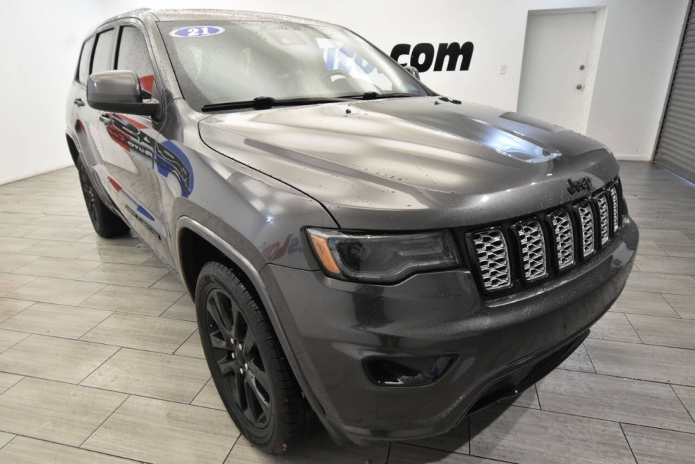 2021 Jeep Grand Cherokee Laredo X 4x4 4dr SUV, Gray, Mileage: 91,065 - photo 6