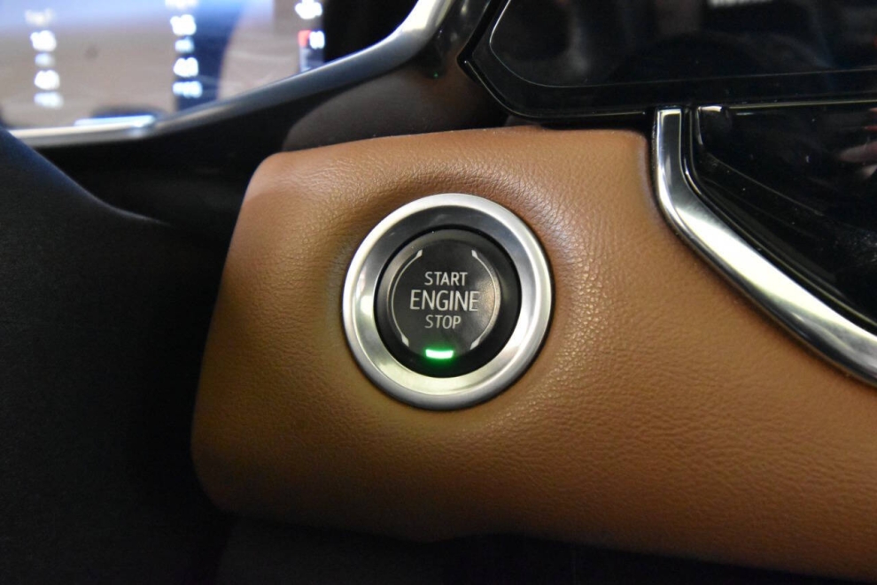 2023 GMC Canyon AT4 4x4 4dr Crew Cab 5 ft. SB, Yellow, Mileage: 56,673 - photo 24