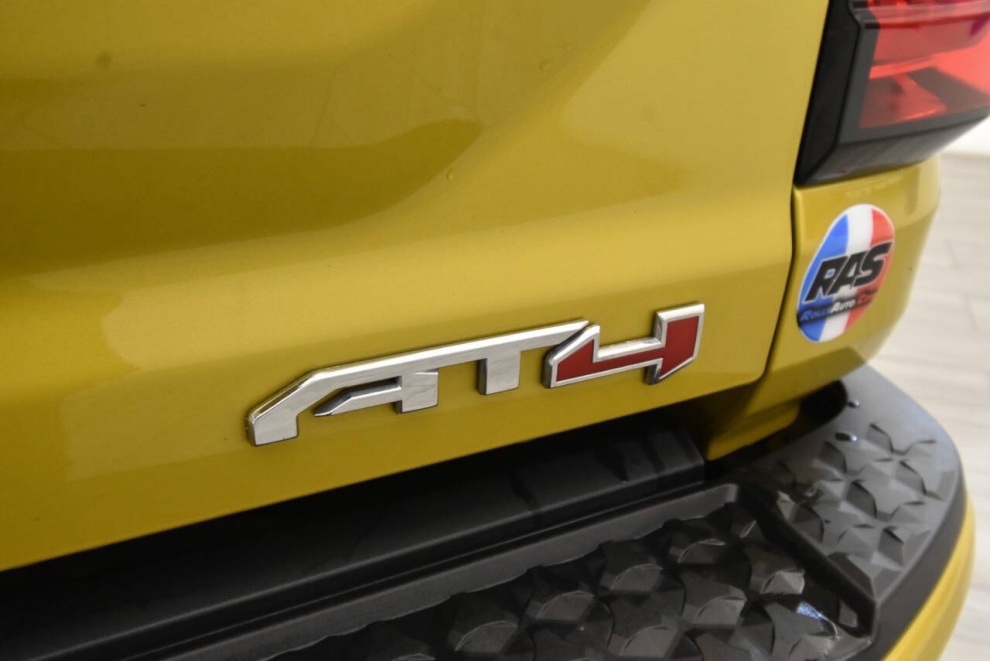 2023 GMC Canyon AT4 4x4 4dr Crew Cab 5 ft. SB, Yellow, Mileage: 56,673 - photo 32