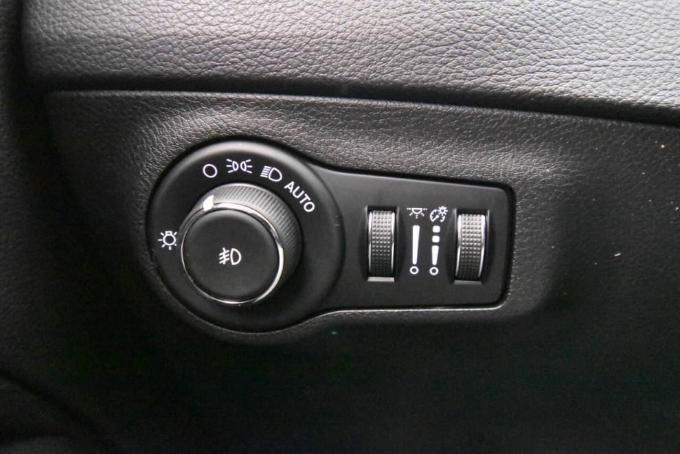 2020 Jeep Compass Limited 4x4 4dr SUV, Gray, Mileage: 56,334 - photo 28