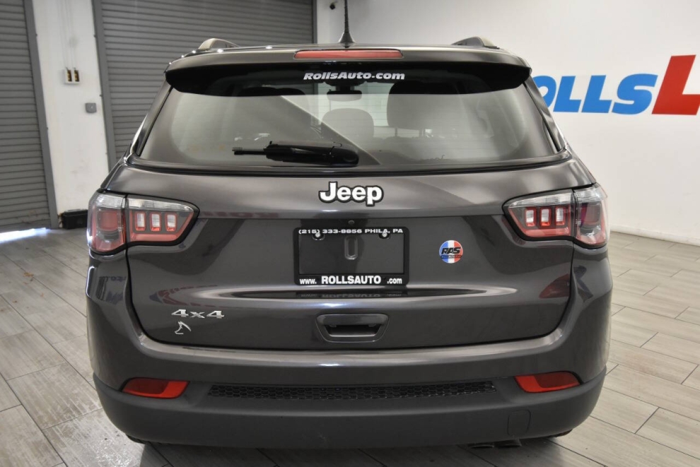 2020 Jeep Compass Limited 4x4 4dr SUV, Gray, Mileage: 56,334 - photo 3