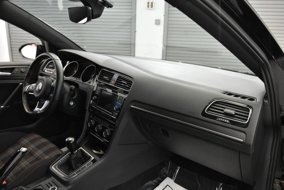 2020 Volkswagen Golf GTI SE 4dr Hatchback 6M, Black, Mileage: 63,068 - photo 15