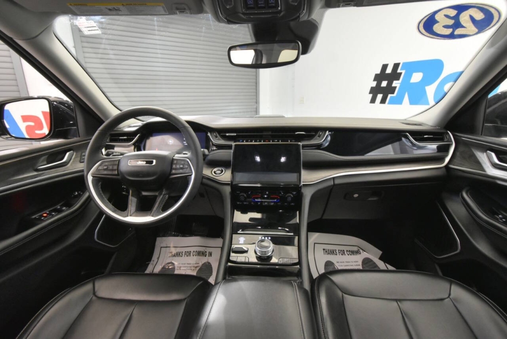 2023 Jeep Grand Cherokee, Negro, Mileage: 28,007 - photo 17