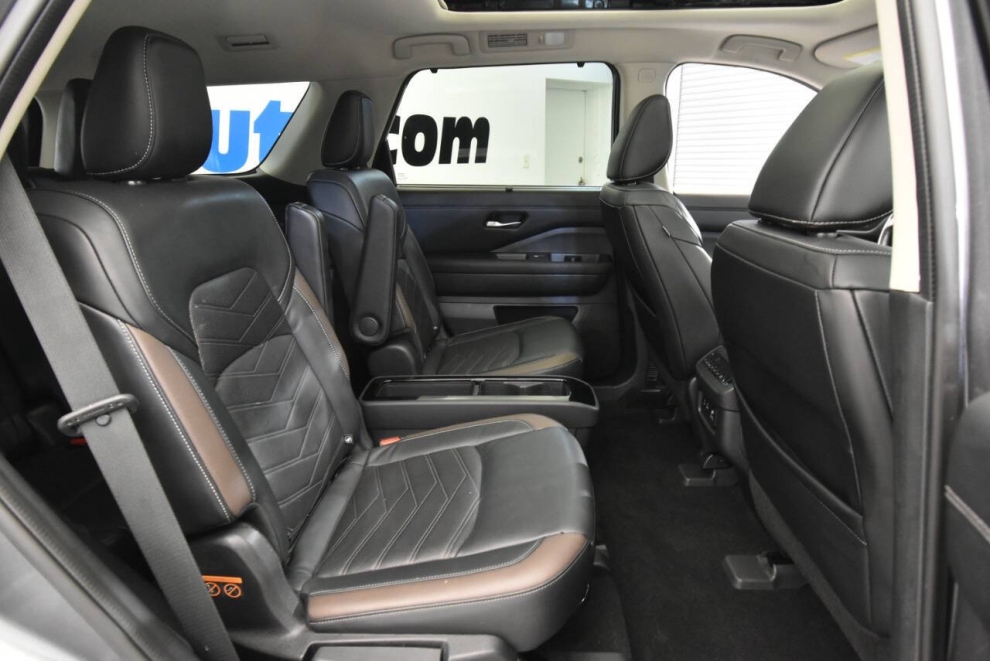 2022 Nissan Pathfinder Platinum AWD 4dr SUV, Gray, Mileage: 81,595 - photo 16