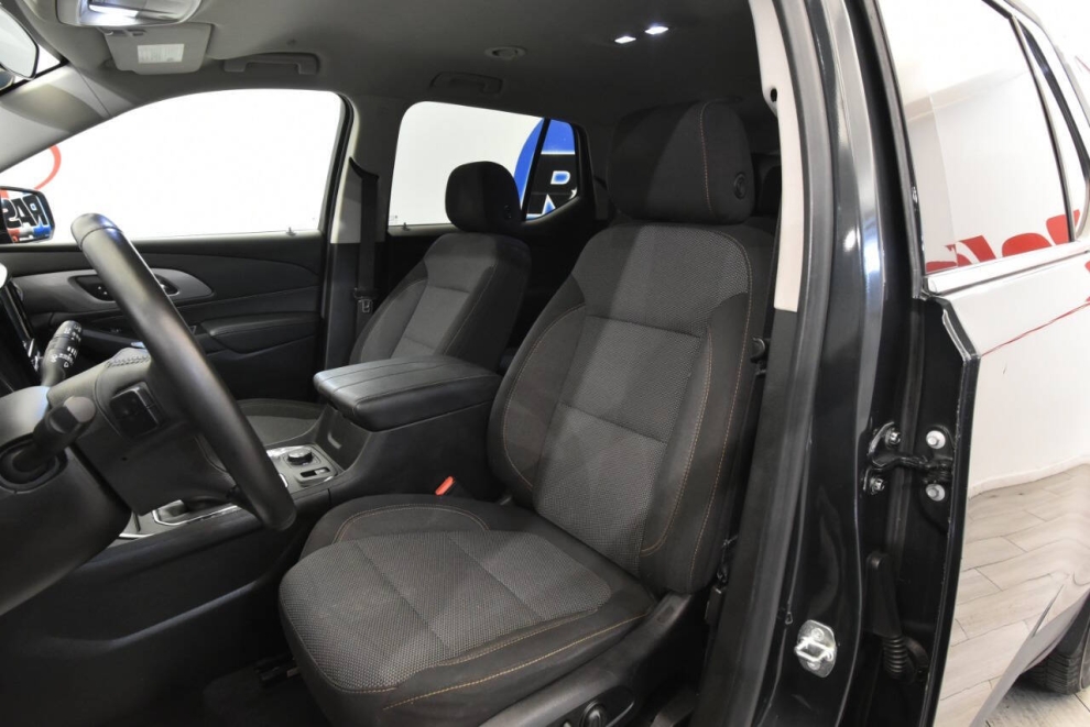 2019 Chevrolet Traverse LT Cloth 4dr SUV w/1LT, Gray, Mileage: 93,113 - photo 10