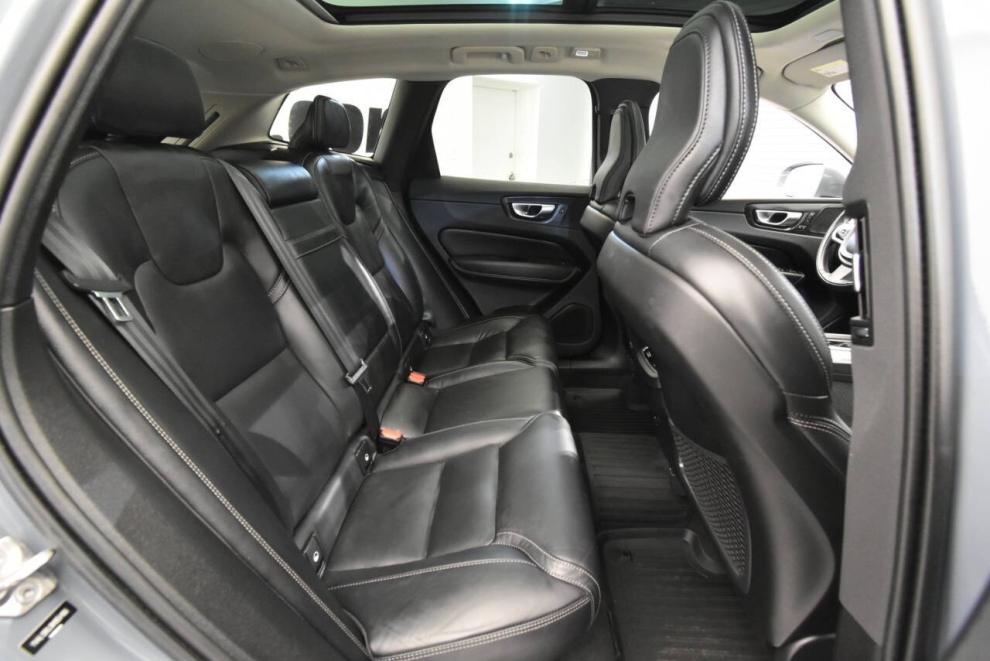 2022 Volvo XC60 B5 Inscription AWD 4dr SUV, Gray, Mileage: 61,097 - photo 14