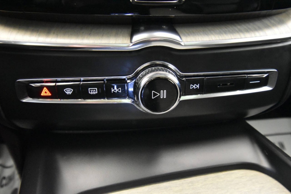 2022 Volvo XC60 B5 Inscription AWD 4dr SUV, Gray, Mileage: 61,097 - photo 19