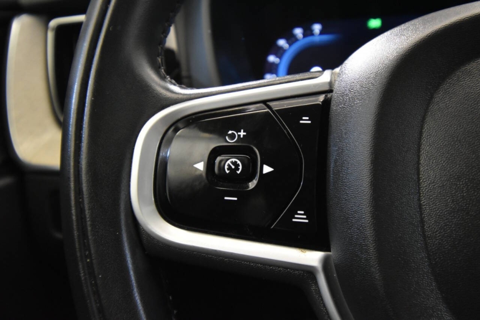 2022 Volvo XC60 B5 Inscription AWD 4dr SUV, Gray, Mileage: 61,097 - photo 24