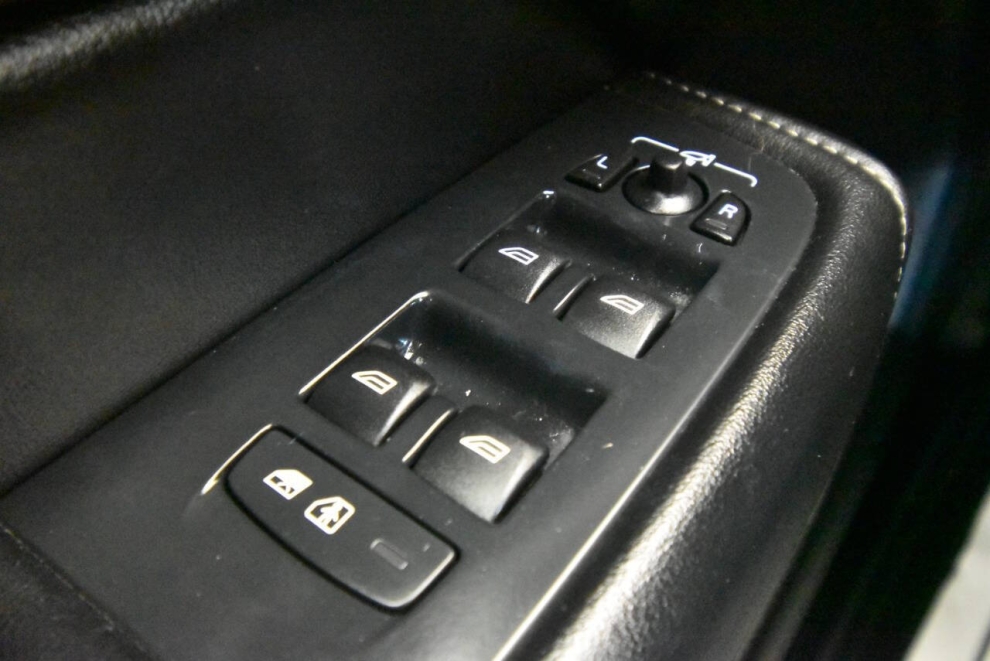 2022 Volvo XC60 B5 Inscription AWD 4dr SUV, Gray, Mileage: 61,097 - photo 29