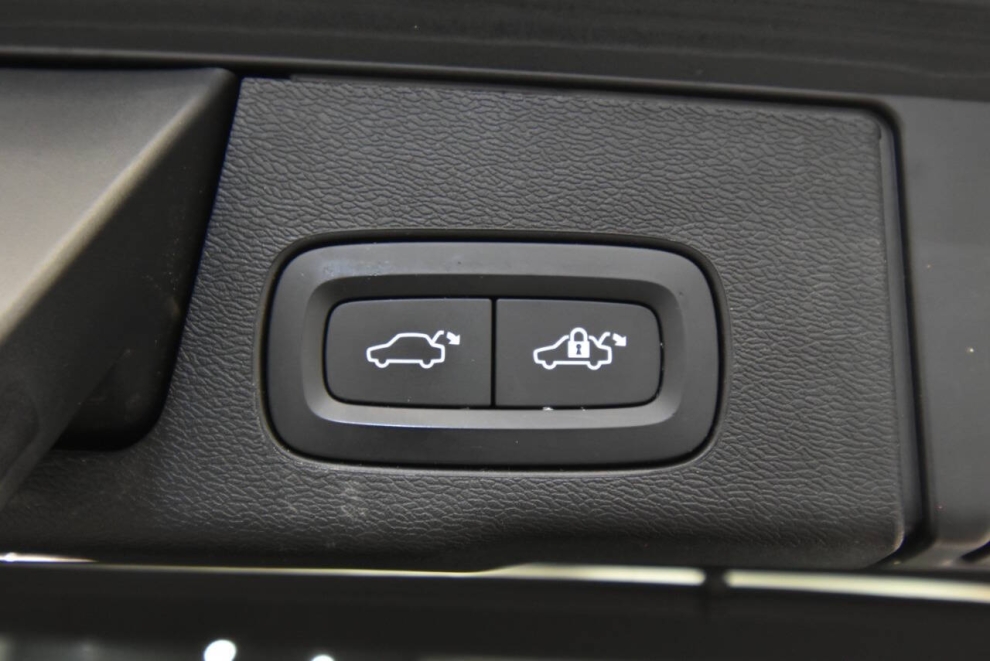 2022 Volvo XC60 B5 Inscription AWD 4dr SUV, Gray, Mileage: 61,097 - photo 33