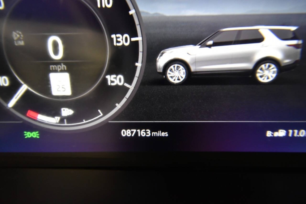 2018 Land Rover Discovery HSE AWD 4dr SUV, Silver, Mileage: 87,120 - photo 28