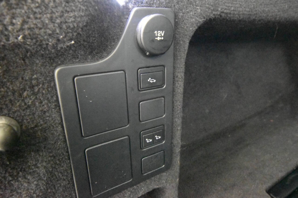 2018 Land Rover Discovery HSE AWD 4dr SUV, Silver, Mileage: 87,120 - photo 33