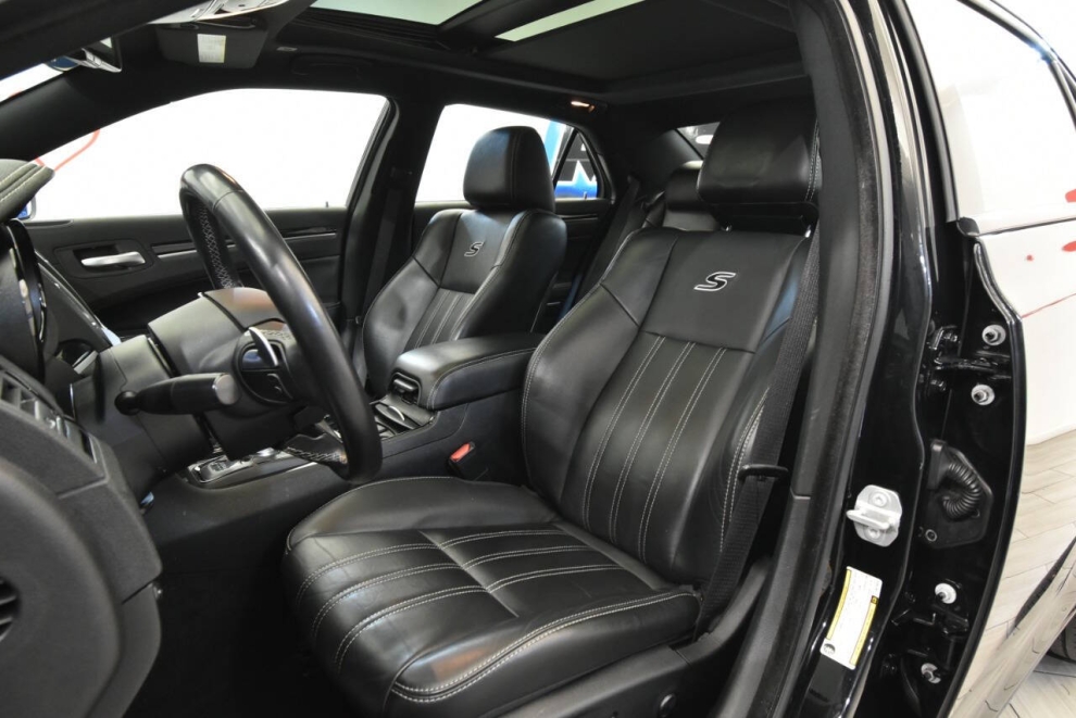 2019 Chrysler 300 S AWD 4dr Sedan, Black, Mileage: 70,449 - photo 10