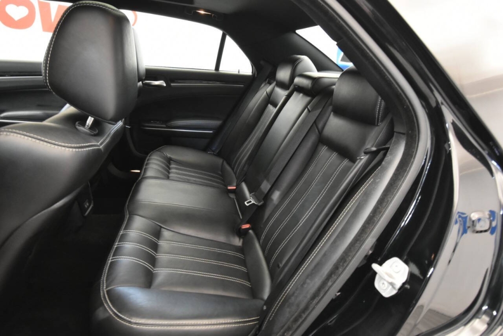 2019 Chrysler 300 S AWD 4dr Sedan, Black, Mileage: 70,449 - photo 13