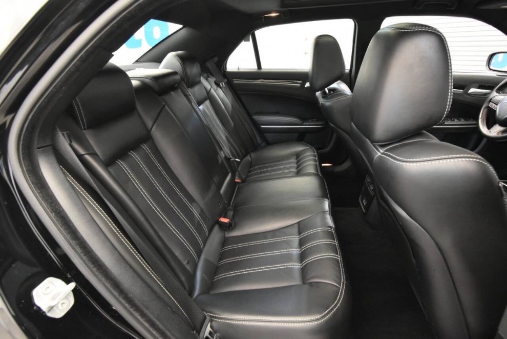 2019 Chrysler 300 S AWD 4dr Sedan, Black, Mileage: 70,449 - photo 15