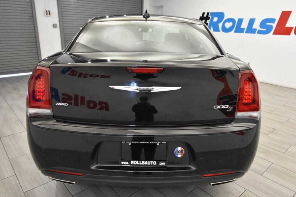 2019 Chrysler 300 S AWD 4dr Sedan, Black, Mileage: 70,449 - photo 3