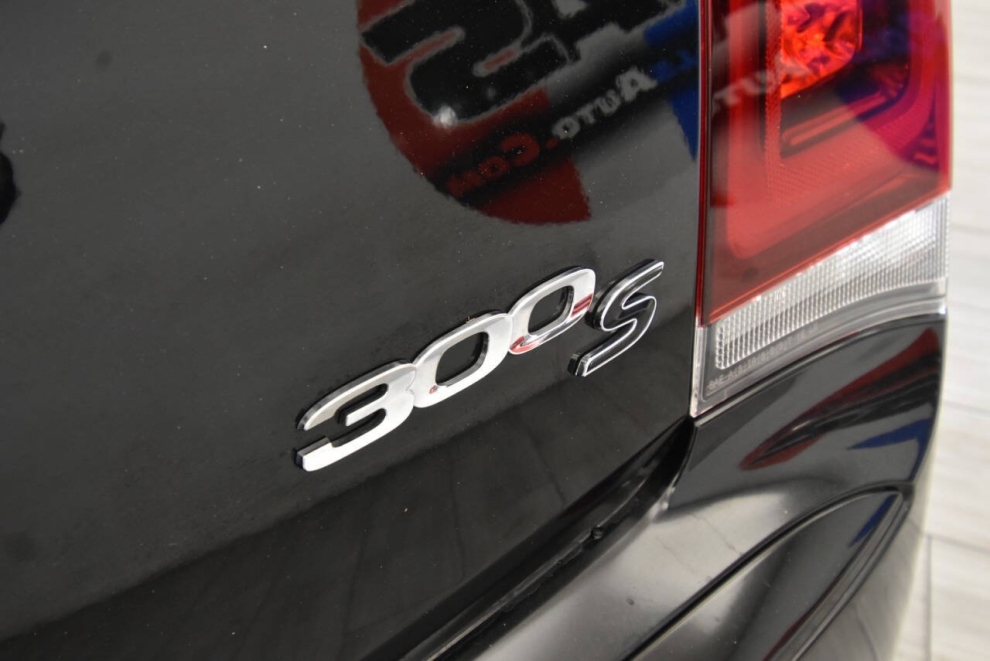 2019 Chrysler 300 S AWD 4dr Sedan, Black, Mileage: 70,449 - photo 32