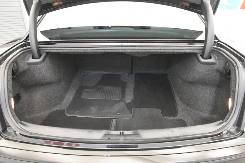 2019 Chrysler 300 S AWD 4dr Sedan, Black, Mileage: 70,449 - photo 33