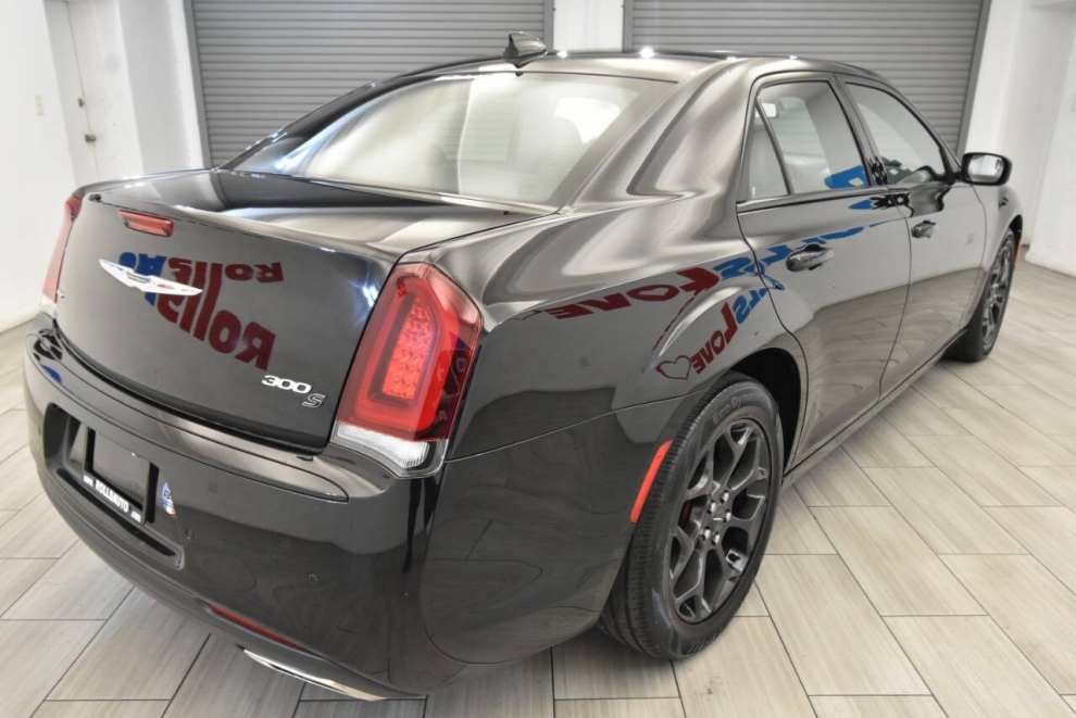 2019 Chrysler 300 S AWD 4dr Sedan, Black, Mileage: 70,449 - photo 4