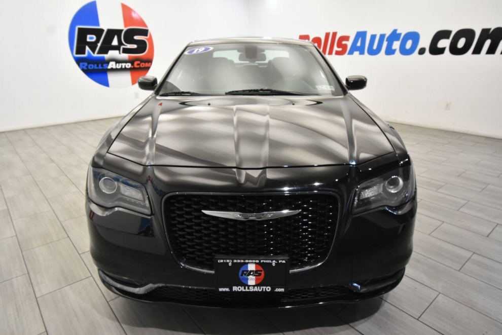 2019 Chrysler 300 S AWD 4dr Sedan, Black, Mileage: 70,449 - photo 7