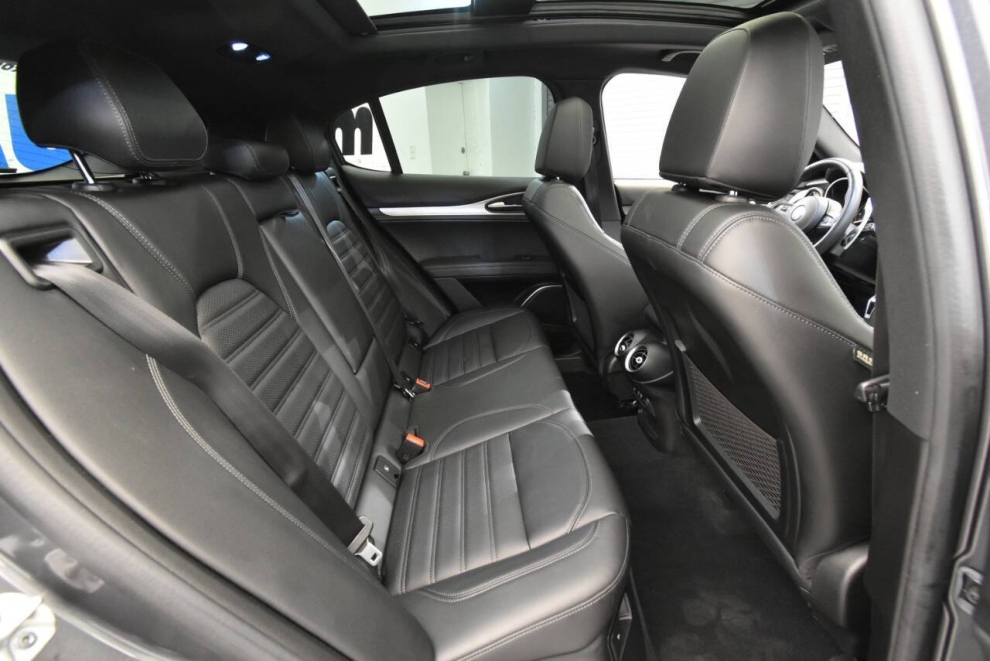 2023 Alfa Romeo Stelvio Veloce AWD 4dr Crossover, Gray, Mileage: 47,854 - photo 15