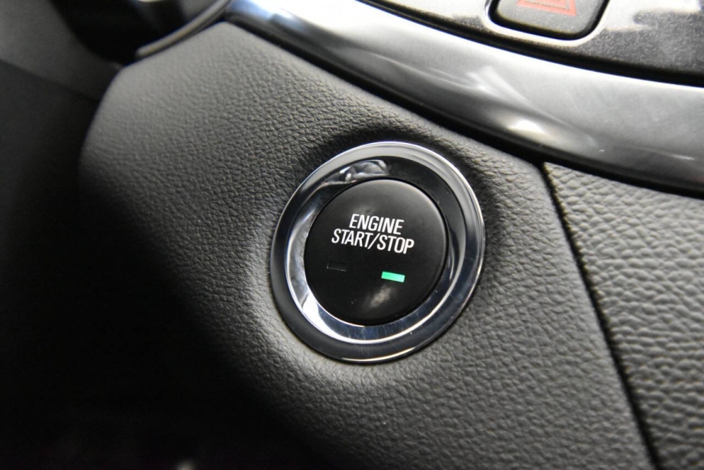 2018 Chevrolet Impala LT 4dr Sedan, Silver, Mileage: 28,985 - photo 23