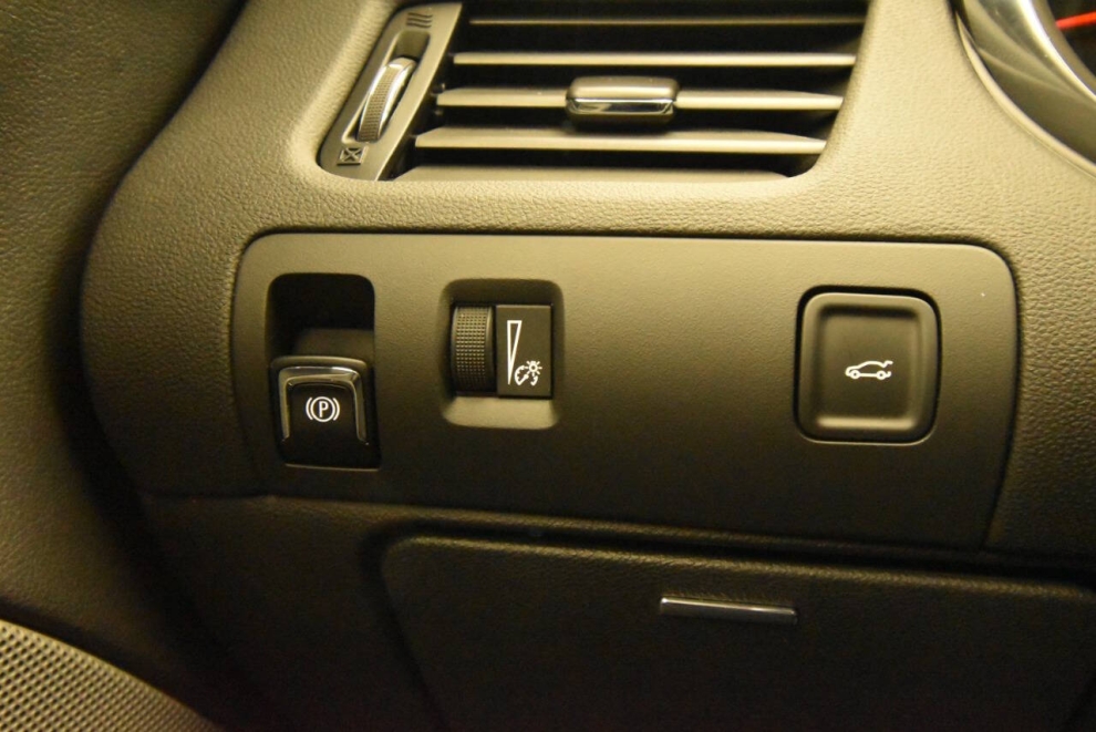 2018 Chevrolet Impala LT 4dr Sedan, Silver, Mileage: 28,985 - photo 28