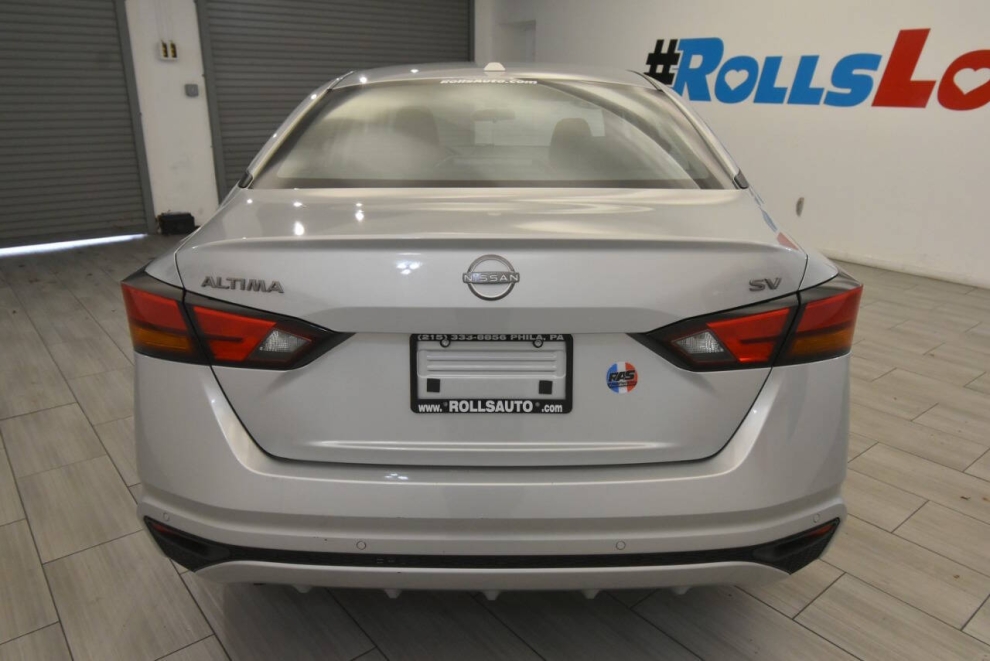 2023 Nissan Altima 2.5 SV 4dr Sedan, Silver, Mileage: 57,680 - photo 3