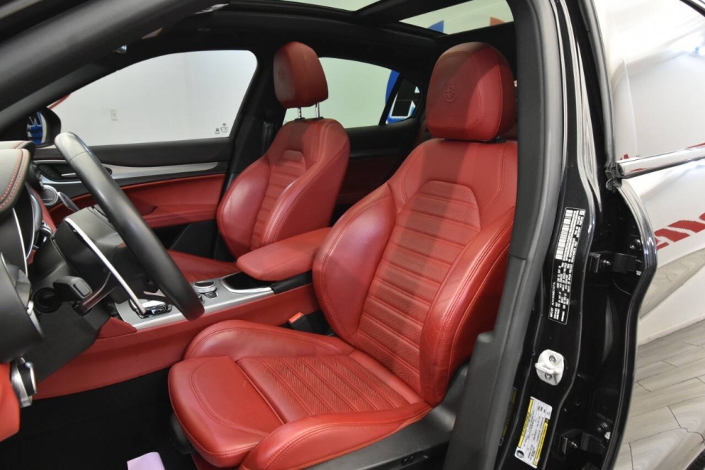 2021 Alfa Romeo Stelvio Ti AWD 4dr Crossover, Black, Mileage: 66,574 - photo 10