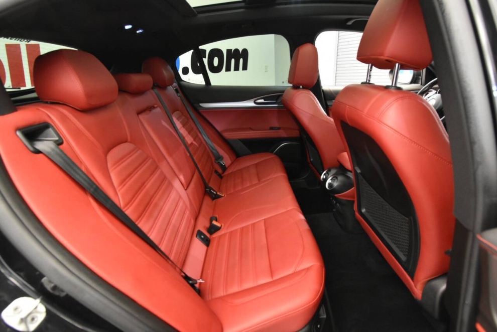 2021 Alfa Romeo Stelvio Ti AWD 4dr Crossover, Black, Mileage: 66,574 - photo 15