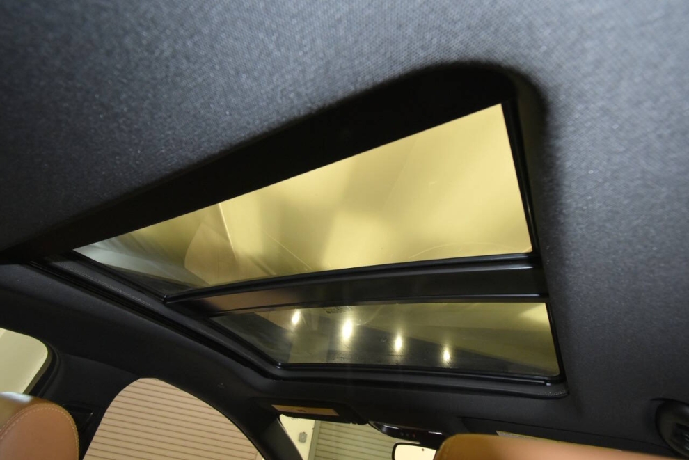 2017 Buick LaCrosse Premium AWD 4dr Sedan, Azul, Mileage: 65,841 - photo 16