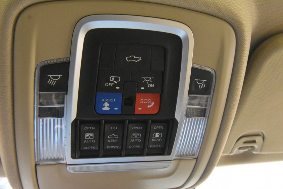 2019 RAM 1500 Limited 4x4 4dr Crew Cab 5.6 ft. SB Pickup, Blanco, Mileage: 87,838 - photo 22