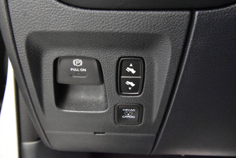 2019 RAM 1500 Limited 4x4 4dr Crew Cab 5.6 ft. SB Pickup, Blanco, Mileage: 87,838 - photo 30